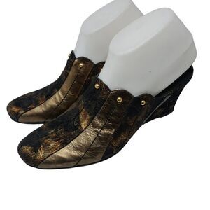 HELLE COMFORT CLOGS. SIZE 9.5.